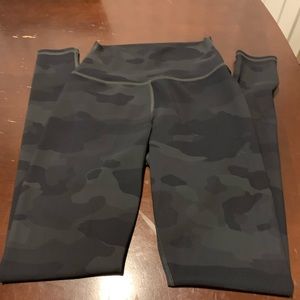 ALO High Waist Camo Vapor Leggings Yoga Black Camo